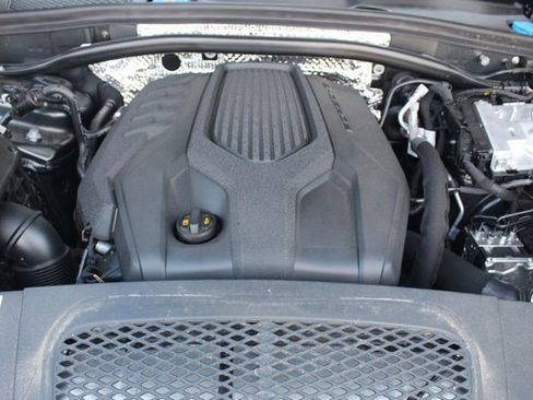 Certified 2026 Porsche Macan Base image 16