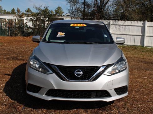 Used 2018 Nissan Sentra SV image 2
