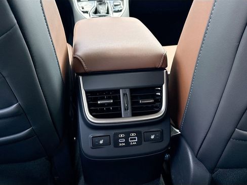 Used 2025 Subaru Outback Touring XT image 33