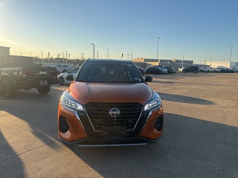 Certified 2023 Nissan Kicks SR w/ SR Premium Package image 2
