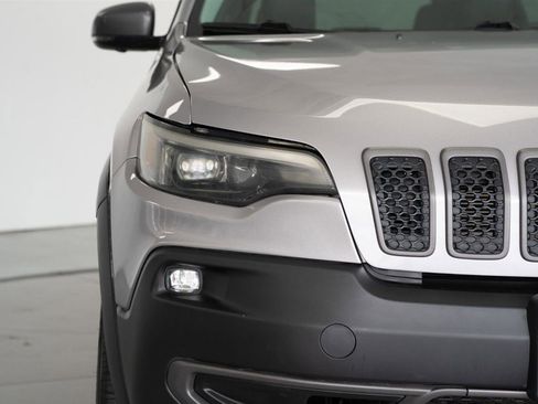 Used 2019 Jeep Cherokee Trailhawk w/ Cold Weather Group AWD/4WD image 9