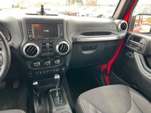 Used 2015 Jeep Wrangler Unlimited Sahara w/ Dual Top Group AWD/4WD image 15