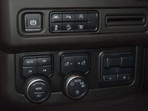Used 2024 Chevrolet Suburban Z71 w/ Off-Road Capability Package AWD/4WD image 34