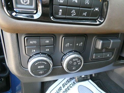 New 2026 GMC Yukon XL Denali Ultimate AWD/4WD image 21