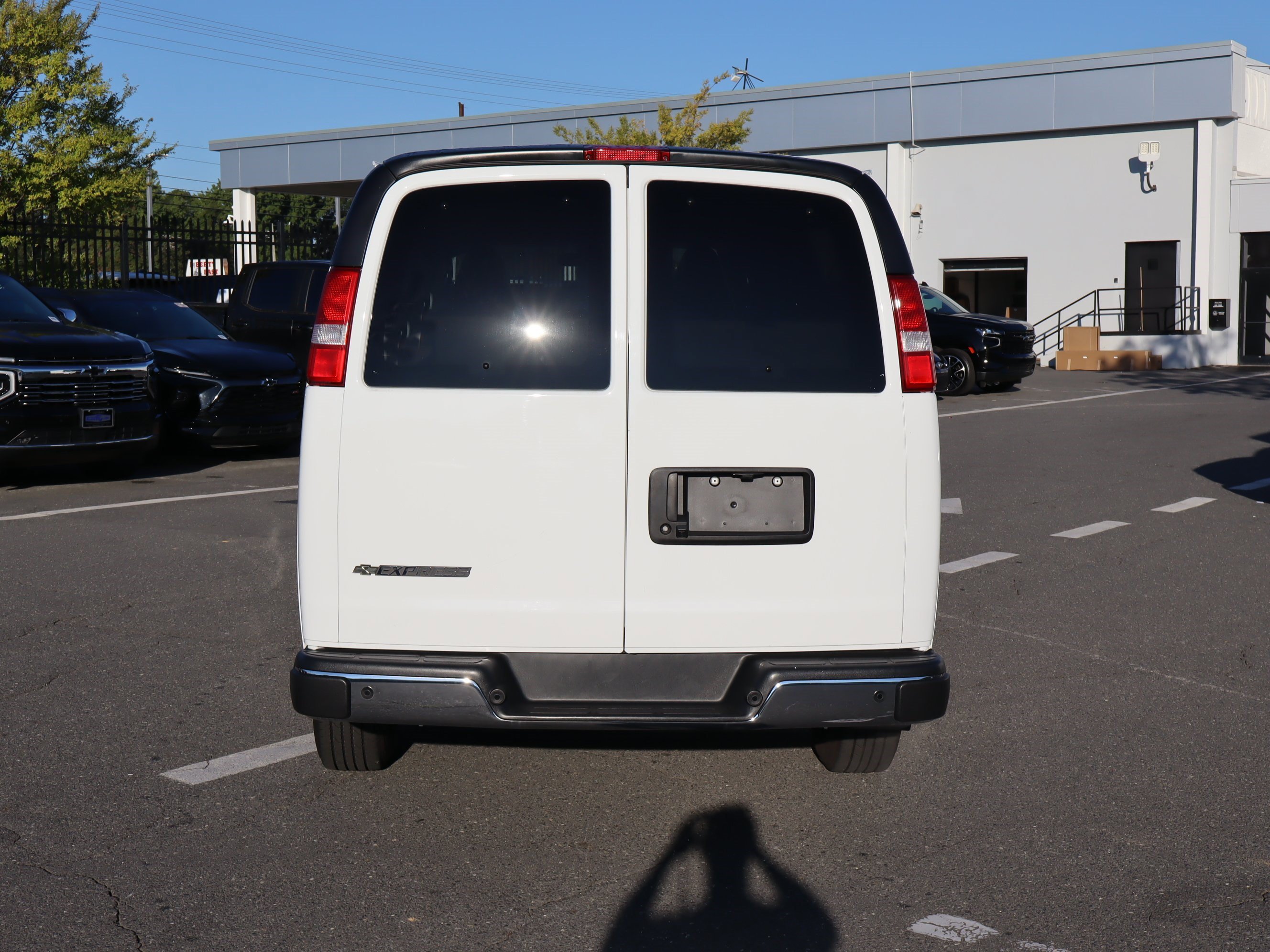 Used 2025 Chevrolet Express 3500 LT w/ LT Preferred Equipment Group RWD image 9