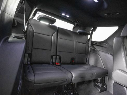 Used 2025 Chevrolet Tahoe Z71 w/ Comfort Package AWD/4WD image 13