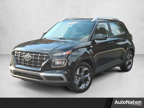 Used 2024 Hyundai Venue SEL image 1