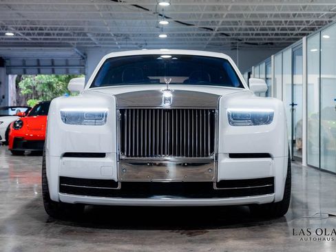 Used 2024 Rolls-Royce Phantom Sedan RWD image 12
