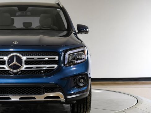 Used 2023 Mercedes-Benz GLB 250 w/ Premium Package image 48
