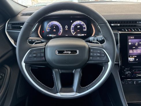 New 2025 Jeep Grand Cherokee Altitude image 20