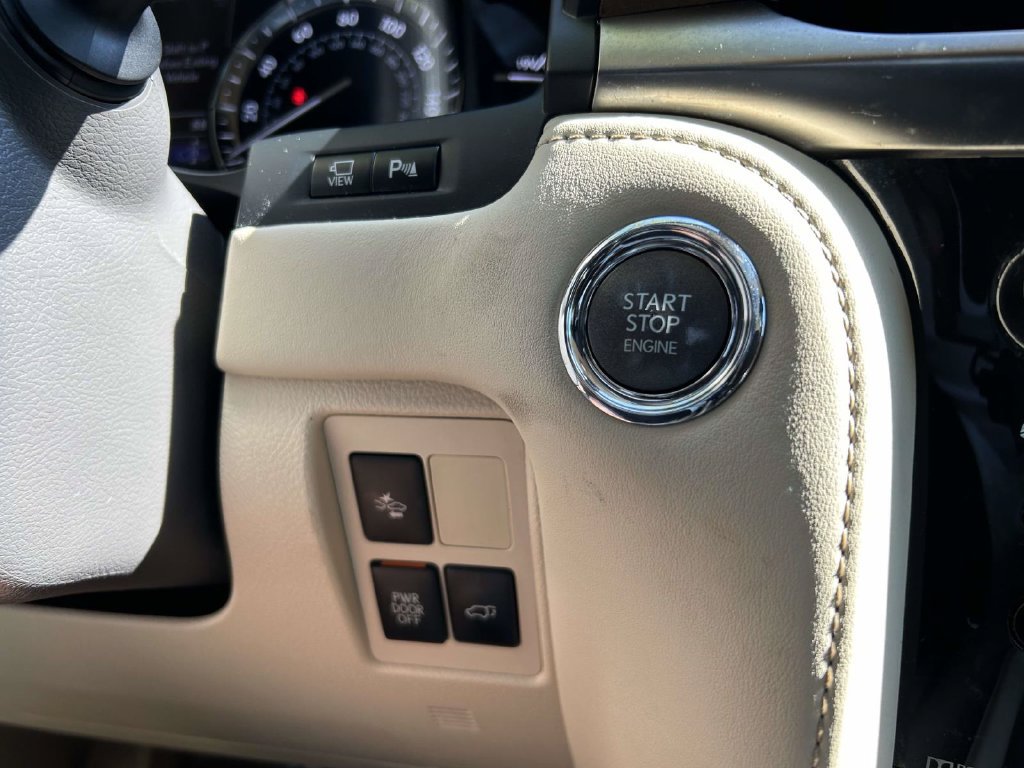 Used 2017 Lexus LX 570 4WD w/ Luxury Package image 17