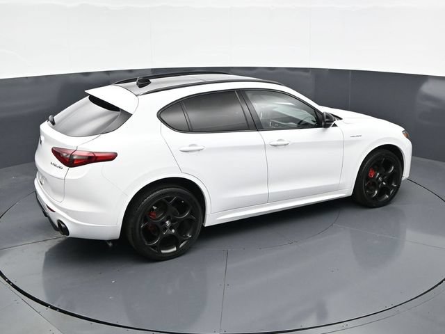 Used 2022 Alfa Romeo Stelvio Veloce AWD/4WD image 38