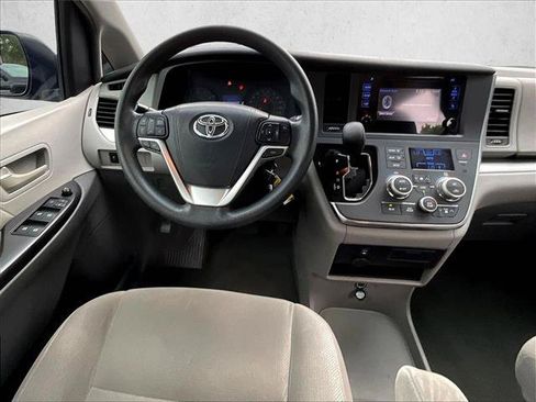 Used 2017 Toyota Sienna L FWD image 7