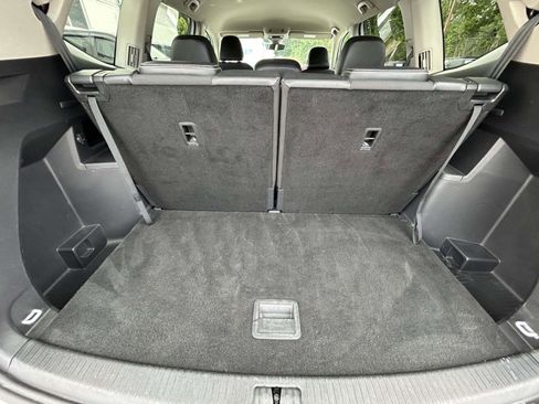 Used 2024 Volkswagen Atlas SE FWD image 17