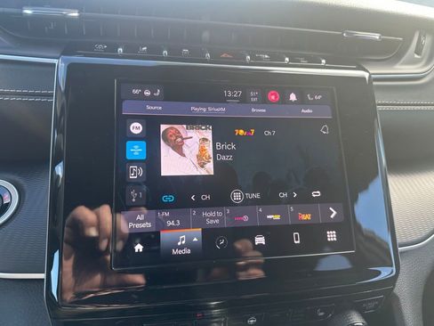 Used 2023 Jeep Grand Cherokee L Laredo image 17