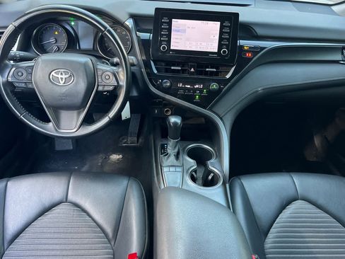 Used 2022 Toyota Camry SE image 4