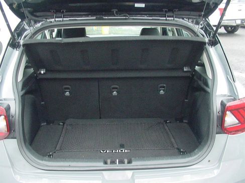 Used 2022 Hyundai Venue Limited image 24