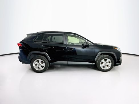 Used 2019 Toyota RAV4 XLE AWD/4WD image 10