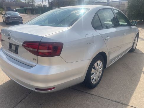 Used 2016 Volkswagen Jetta S image 2