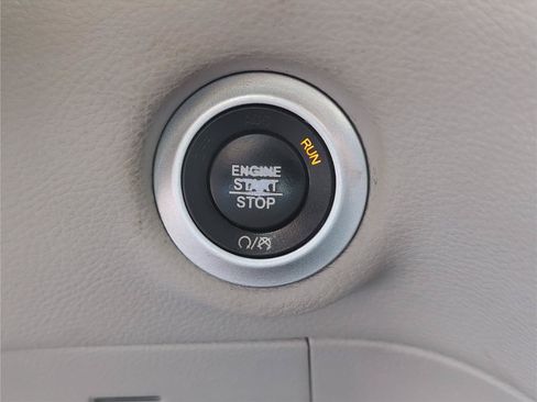 Used 2018 Chrysler Pacifica Limited FWD image 26
