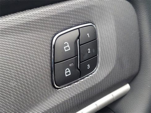 Used 2025 Ford Explorer ST image 13