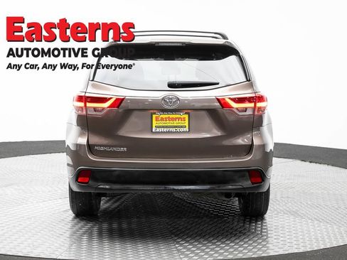 Used 2019 Toyota Highlander LE FWD image 6