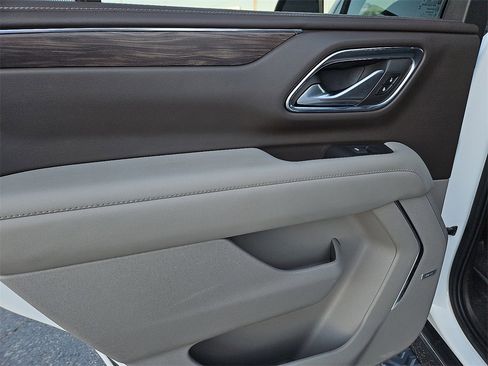 Used 2022 Chevrolet Tahoe Z71 w/ Z71 Off-Road Package image 16