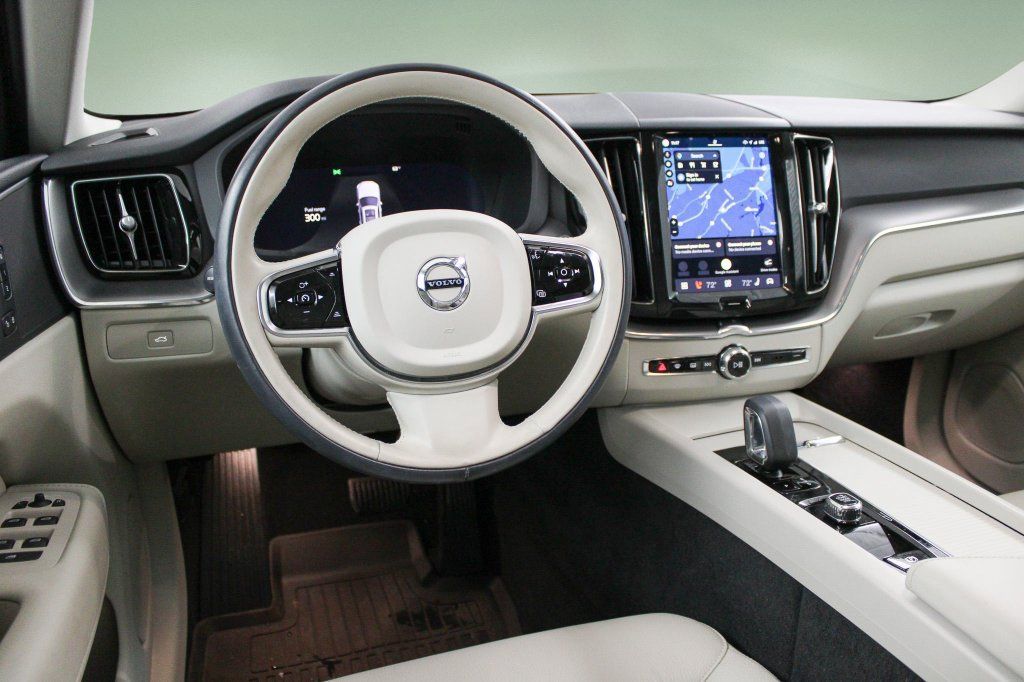Used 2024 Volvo XC60 B5 Core w/ Protection Package Premier AWD/4WD image 17