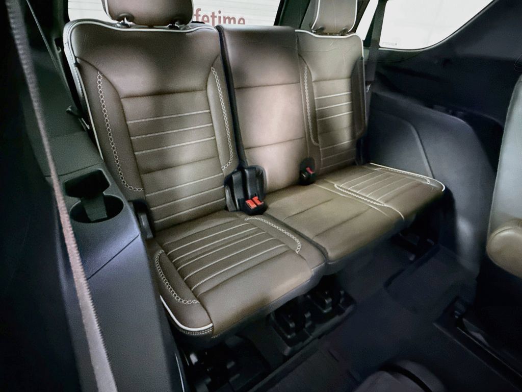 Used 2025 GMC Yukon Denali Ultimate AWD/4WD image 33