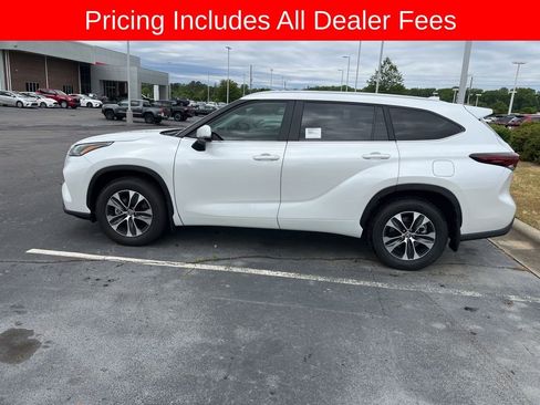 Used 2026 Toyota Highlander XLE AWD/4WD image 8