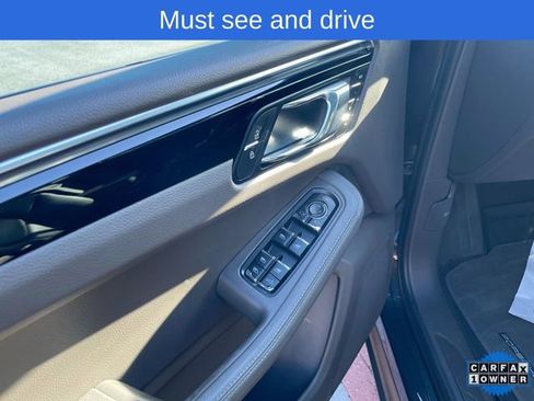 Used 2023 Porsche Macan image 11