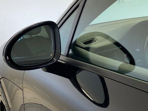 Used 2020 Porsche Macan image 22