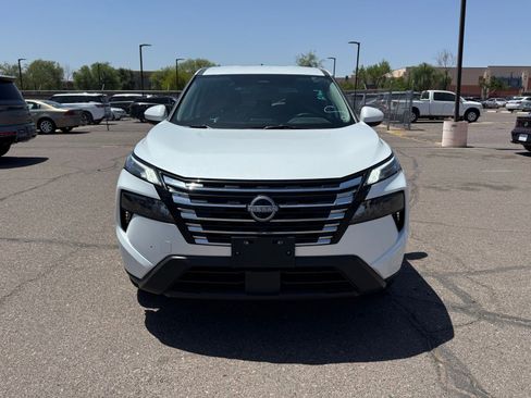 Certified 2025 Nissan Rogue SV FWD image 2