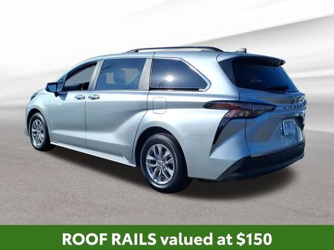 Used 2024 Toyota Sienna XLE FWD image 3