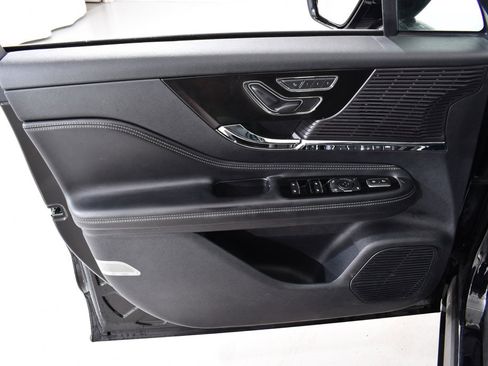 Used 2022 Lincoln Corsair AWD w/ Premium Package image 24