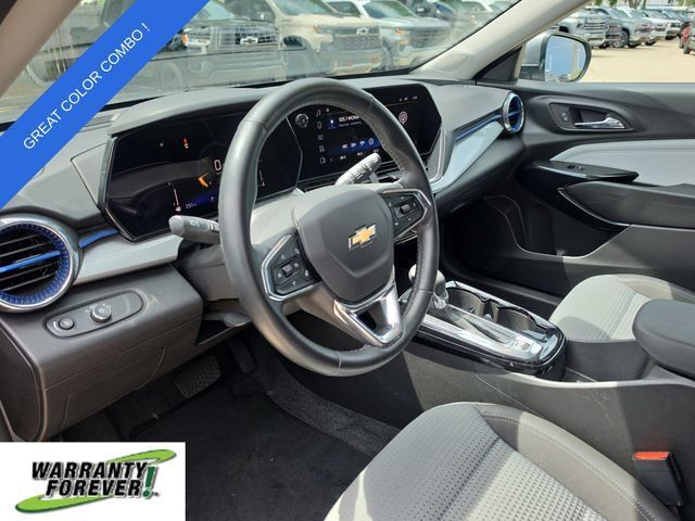 Used 2025 Chevrolet Trax LT w/ LT Convenience Package FWD image 14