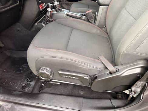 Used 2021 Jeep Wrangler Unlimited Rubicon image 12