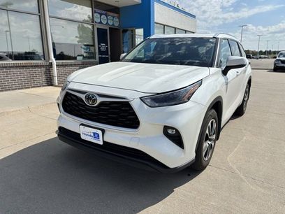Used 2021 Toyota Highlander XLE