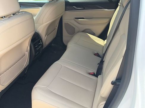 Used 2025 Jeep Grand Cherokee Limited RWD image 13