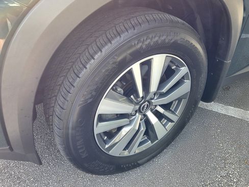 Used 2025 Nissan Pathfinder SL FWD image 11