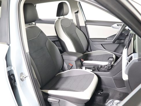 Used 2025 Volkswagen Taos SE image 46