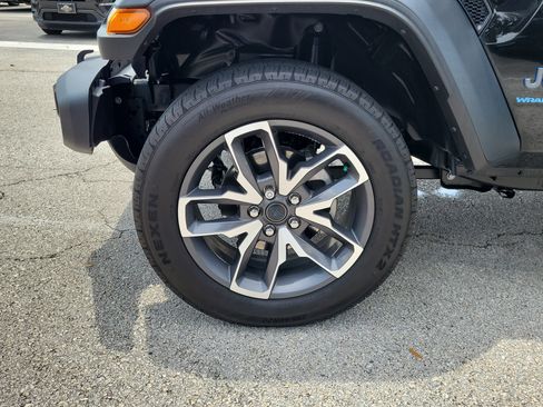 Used 2025 Jeep Wrangler Unlimited Sport S 4xe w/ Convenience Group AWD/4WD image 5