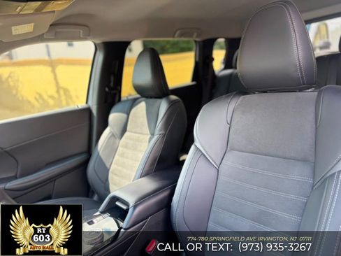 Used 2025 Mitsubishi Outlander SE AWD/4WD image 19