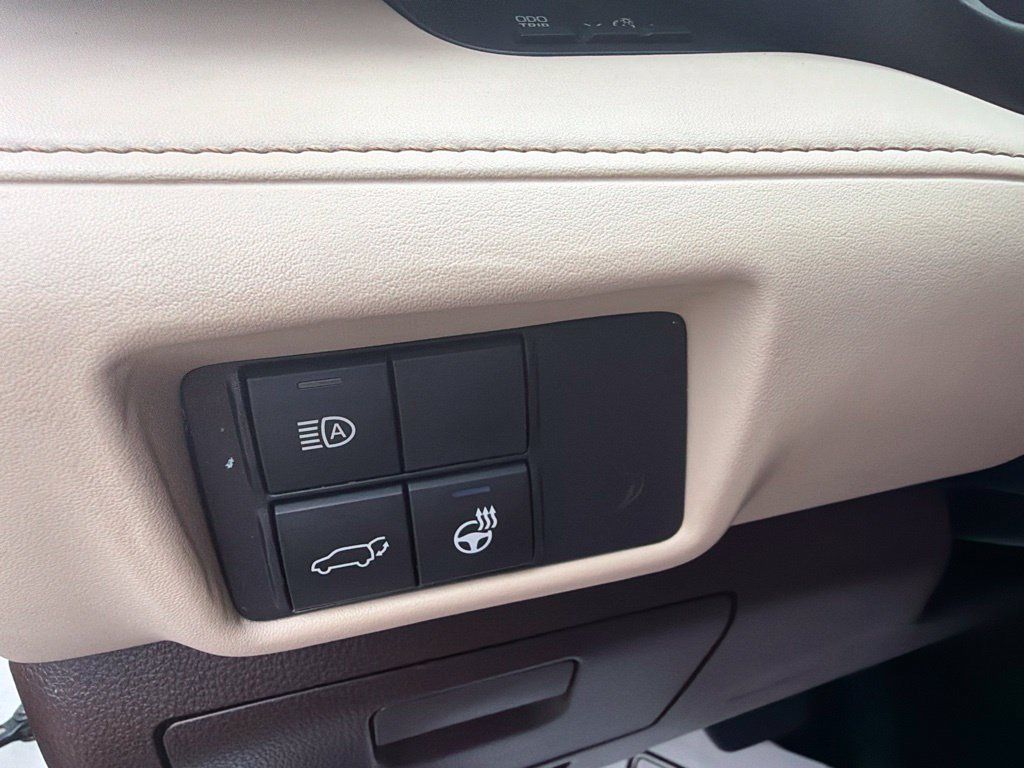 Used 2020 Toyota Highlander Limited AWD/4WD image 15
