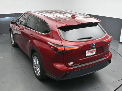 Used 2021 Toyota Highlander Limited AWD/4WD image 31