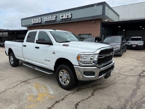 Used 2022 RAM 2500 Tradesman w/ Chrome Appearance Group AWD/4WD image 5