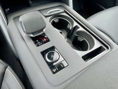 New 2026 Land Rover Discovery Limited Edition AWD/4WD image 20