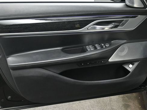 Used 2021 BMW 750i xDrive w/ Executive Package image 10