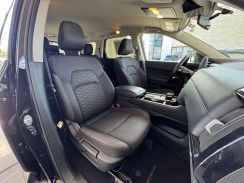 Used 2025 Nissan Pathfinder SV FWD image 39