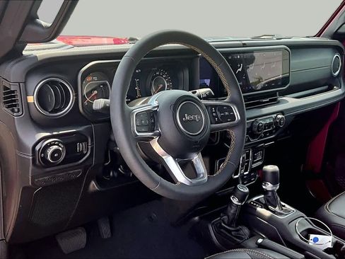 Used 2024 Jeep Wrangler Unlimited Sahara w/ Technology Group AWD/4WD image 17